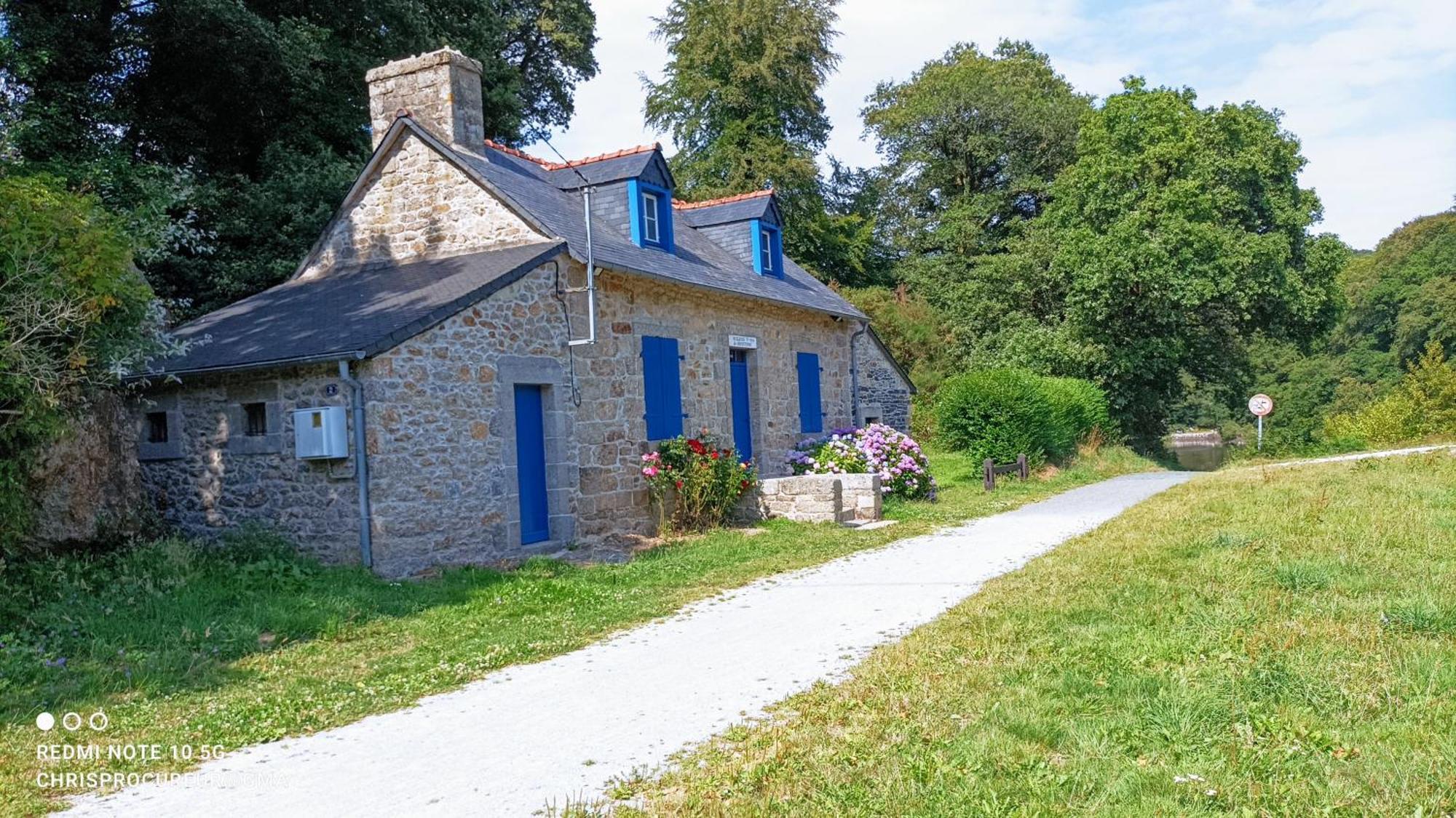 Chez Merlyn Locarn Bagian luar foto